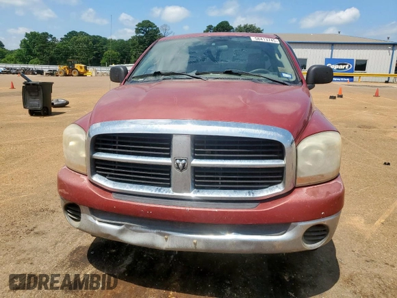 2006 Dodge 1500 SLT z VIN 1D7HA18N96S695944, wystawiony jako Copart lot #58413745 z przebiegiem 286 473 mil mil oraz Czysty tytuł • Clean title. Historia ofert i sprzedaży dostępna na DreamBid. Obrazek 5.