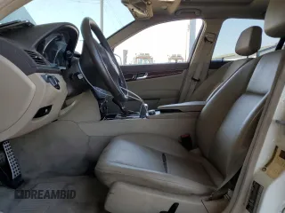 2010 Mercedes-Benz C 300 Sport z VIN WDDGF5EB2AR100365, wystawiony jako Copart lot #61006965 z przebiegiem 103 925 mil mil oraz Szkoda całkowita • Salvage title. Historia ofert i sprzedaży dostępna na DreamBid. Obrazek 7.