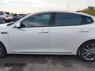 2018 Kia Optima SX z VIN 5XXGV4L21JG182103, wystawiony jako IAAI lot #40522762 z przebiegiem 60 542 mil mil oraz . Historia ofert i sprzedaży dostępna na DreamBid. Obrazek 14.
