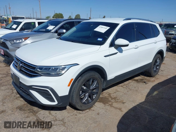 2022 Volkswagen Tiguan SE with VIN 3VV3B7AX8NM025052, listed as a IAAI auction lot 41987195 with 39,773 mi miles and . Bid and sale history available at DreamBid. Image 2.