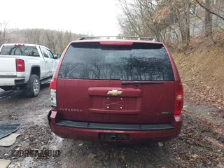 2008 Chevrolet Suburban LTZ with VIN 1GNFK16368R200844, listed as a IAAI auction lot 41722464 with 381,802 mi miles. Bid and sale history available at carsss.com. Image 17.
