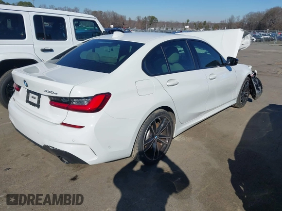 2021 BMW 3 Series 330e with VIN 3MW5P7J02M8C14862, listed as a IAAI auction lot 41154164 with 1 mi miles. Bid and sale history available at carsss.com. Image 4.