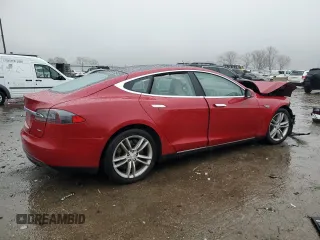 2015 Tesla Model S 85D with VIN 5YJSA1E26FF115945, listed as a Copart auction lot 42994765 with 95,746 mi miles and Salvage Title. Bid and sale history available at carsss.com. Image 3.
