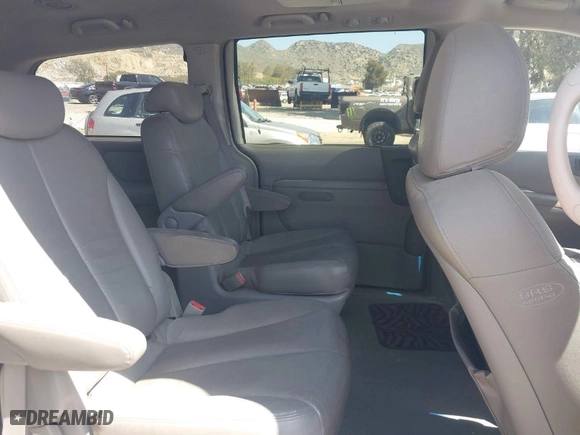 2007 Kia Sedona EX with VIN KNDMB233176164703, listed as a IAAI auction lot 41970003 with 165,479 mi miles. Bid and sale history available at carsss.com. Image 8.