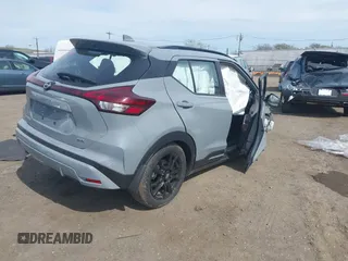 2024 Nissan Kicks SR z VIN 3N1CP5DV8RL532353, wystawiony jako IAAI lot #42076078 z przebiegiem 2 525 mil mil oraz . Historia ofert i sprzedaży dostępna na DreamBid. Obrazek 4.