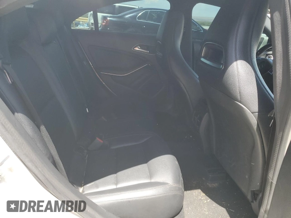 2014 Mercedes-Benz CLA 250 z VIN WDDSJ4EB3EN036255, wystawiony jako Copart lot #58568995 z przebiegiem 113 781 mil mil oraz Szkoda całkowita • Salvage title. Historia ofert i sprzedaży dostępna na DreamBid. Obrazek 10.