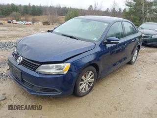 2011 Volkswagen Jetta Sedan SE w/Convenience & Sunroof PZEV with VIN 3VWDZ7AJ0BM337949, listed as a IAAI auction lot 41918098 with 199,711 mi miles. Bid and sale history available at carsss.com. Image 2.