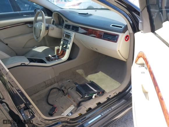 2007 Volvo S80 I6 with VIN YV1AS982071028937, listed as a IAAI auction lot 41892056 with 102,445 mi miles. Bid and sale history available at carsss.com. Image 5.
