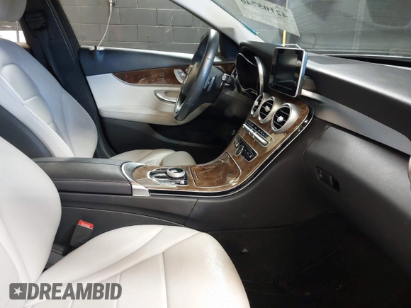 2018 Mercedes-Benz C 300 с VIN 55SWF4KB1JU249956, выставлен на аукционе IAAI как лот 42105746 с пробегом 45 739 миль миль и . История ставок и продаж доступна на DreamBid. Изображение 5.