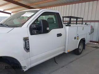 2017 Ford F-250 XL с VIN 1FDBF2A68HED79734, выставлен на аукционе IAAI как лот 42479755 с пробегом 59 208 миль миль и . История ставок и продаж доступна на DreamBid. Изображение 14.