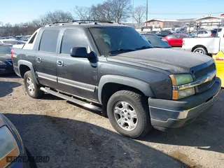 2005 Chevrolet Avalanche Z71 with VIN 3GNEK12Z35G272098, listed as a IAAI auction lot 41389396 with 298,490 mi miles. Bid and sale history available at carsss.com. Image 1.