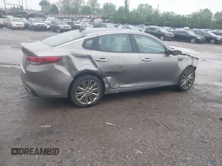 2016 Kia Optima SXL Turbo z VIN 5XXGV4L24GG085759, wystawiony jako IAAI lot #42179979 z przebiegiem 105 318 mil mil oraz . Historia ofert i sprzedaży dostępna na DreamBid. Obrazek 4.