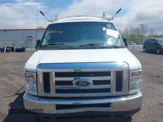 2014 Ford Econoline Cargo Commercial z VIN 1FTNE2EW8EDA43498, wystawiony jako IAAI lot #42222092 z przebiegiem 145 528 mil mil oraz . Historia ofert i sprzedaży dostępna na DreamBid. Obrazek 12.
