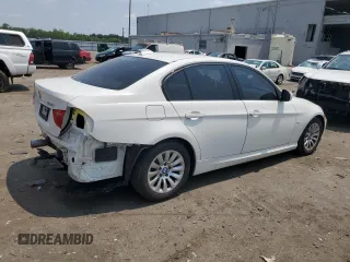2009 BMW 3 Series 328i with VIN WBAPH73559E128710, listed as a Copart auction lot 59274055 with 105,399 mi miles and Salvage title. Bid and sale history available at DreamBid. Image 3.