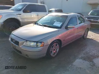 2005 Volvo S60 with VIN YV1RS592052456346, listed as a IAAI auction lot 41893903 with 231,007 mi miles. Bid and sale history available at carsss.com. Image 2.