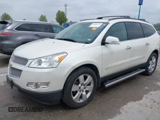 2012 Chevrolet Traverse LTZ z VIN 1GNKRLED1CJ115529, wystawiony jako IAAI lot #41985127 z przebiegiem 85 364 mil mil oraz . Historia ofert i sprzedaży dostępna na DreamBid. Obrazek 18.