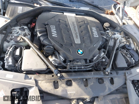 2014 BMW 7 Series 750i xDrive with VIN WBAYB6C55ED224496, listed as a IAAI auction lot 41471012 with 131,851 mi miles. Bid and sale history available at carsss.com. Image 10.