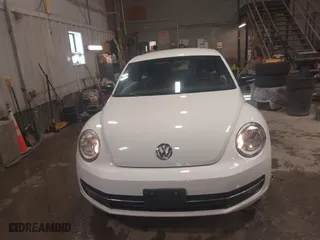 2012 Volkswagen Beetle 2.0T Turbo PZEV with VIN 3VWVA7AT4CM603293, listed as a IAAI auction lot 41633664 with 91,410 mi miles. Bid and sale history available at carsss.com. Image 6.