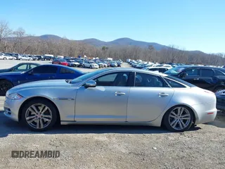 2014 Jaguar XJ z VIN SAJWJ1CD0E8V63989, wystawiony jako IAAI lot #41643513 z przebiegiem 119 924 mil mil oraz . Historia ofert i sprzedaży dostępna na DreamBid. Obrazek 14.