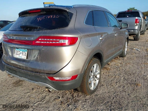 2019 Lincoln MKC Select with VIN 5LMCJ2C93KUL34978, listed as a IAAI auction lot 40578830 with 1 mi miles. Bid and sale history available at carsss.com. Image 4.