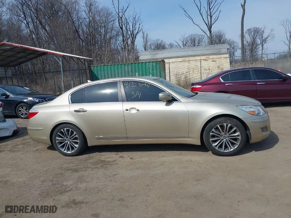 2011 Hyundai Genesis with VIN KMHGC4DF5BU119102, listed as a IAAI auction lot 41723094 with 136,230 mi miles. Bid and sale history available at carsss.com. Image 13.