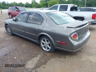 2002 Nissan Maxima GXE z VIN JN1DA31DX2T418118, wystawiony jako IAAI lot #42344516 z przebiegiem 285 061 mil mil oraz . Historia ofert i sprzedaży dostępna na DreamBid. Obrazek 3.