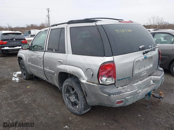 2005 Chevrolet TrailBlazer LT with VIN 1GNDT13S252382322, listed as a IAAI auction lot 41383480 with 220,266 mi miles. Bid and sale history available at carsss.com. Image 3.