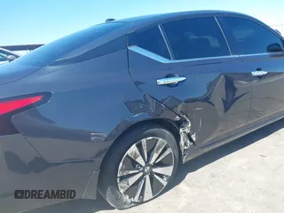 2019 Nissan Altima 2.5 Platinum with VIN 1N4BL4FV2KC113644, listed as a IAAI auction lot 41751975 with 125,617 mi miles. Bid and sale history available at carsss.com. Image 6.
