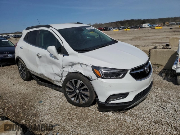2020 Buick Encore Essence z VIN KL4CJGSBXLB061229, wystawiony jako Copart lot #50300925 z przebiegiem 71 175 mil mil oraz Szkody całkowita. Historia ofert i sprzedaży dostępna na DreamBid. Obrazek 4.