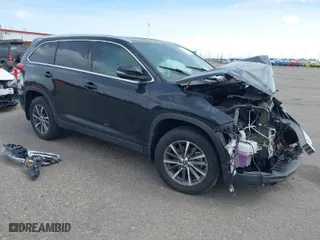 2019 Toyota Highlander SE with VIN 5TDJZRFH4KS936151, listed as a IAAI auction lot 41821882 with 1 mi miles. Bid and sale history available at carsss.com. Image 1.