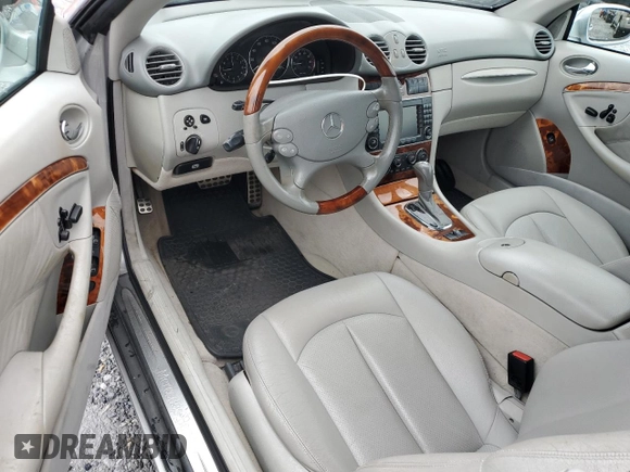 2005 Mercedes-Benz CLK 320 z VIN WDBTK65G85T035650, wystawiony jako Copart lot #55612865 z przebiegiem 93 588 mil mil oraz Szkoda całkowita • Salvage title. Historia ofert i sprzedaży dostępna na DreamBid. Obrazek 8.