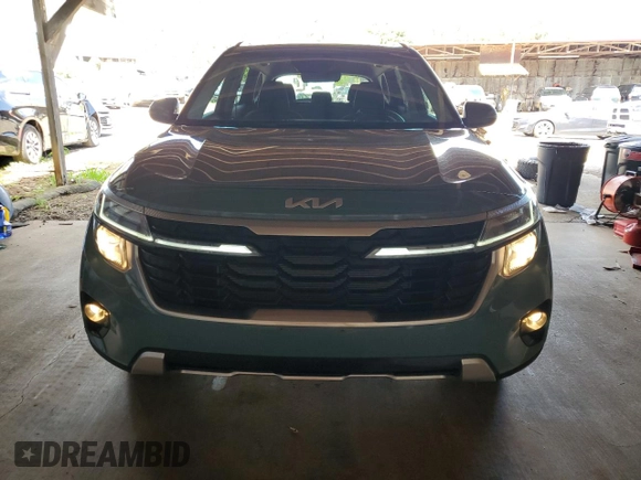 2024 Kia Seltos EX with VIN KNDERCAA1R7639951, listed as a Copart auction lot 46897115 with 1,136 mi miles and Clean Title. Bid and sale history available at DreamBid. Image 5.