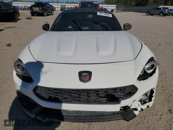 2017 FIAT 124 Spider Lusso z VIN JC1NFAEK7H0119175, wystawiony jako Copart lot #89142865 z przebiegiem Nie podano mil oraz Szkoda całkowita • Salvage title. Historia ofert i sprzedaży dostępna na DreamBid. Obrazek 5.