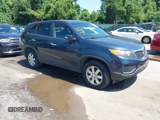 2012 Kia Sorento LX z VIN 5XYKT3A11CG197199, wystawiony jako IAAI lot #42551744 z przebiegiem 76 118 mil mil oraz . Historia ofert i sprzedaży dostępna na DreamBid. Obrazek 1.