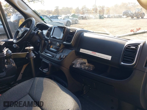 2024 Ram ProMaster Cargo Tradesman with VIN 3C6LRVDG6RE125555, listed as a IAAI auction lot 40639262 with 18 mi miles and . Bid and sale history available at DreamBid. Image 5.