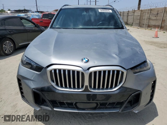 2024 BMW X5 xDrive40i z VIN 5UX23EU07R9T54418, wystawiony jako Copart lot #58960045 z przebiegiem 23 591 mil mil oraz Tytuł czysty. Historia ofert i sprzedaży dostępna na DreamBid. Obrazek 5.