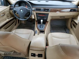 2009 BMW 3 Series 328i xDrive z VIN WBAPK53539A644254, wystawiony jako Copart lot #62842545 z przebiegiem 216 720 mil mil oraz Czysty tytuł • Clean title. Historia ofert i sprzedaży dostępna na DreamBid. Obrazek 8.