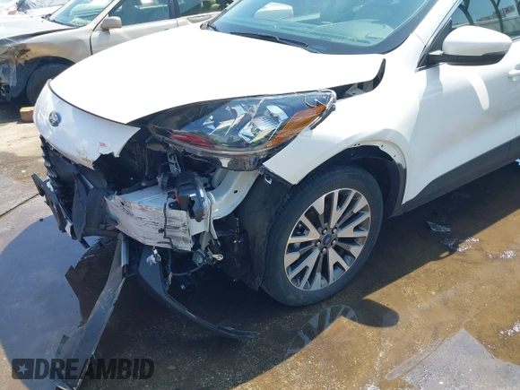 2020 Ford Escape Titanium z VIN 1FMCU9J90LUA39747, wystawiony jako IAAI lot #42369890 z przebiegiem 31 425 mil mil oraz . Historia ofert i sprzedaży dostępna na DreamBid. Obrazek 6.