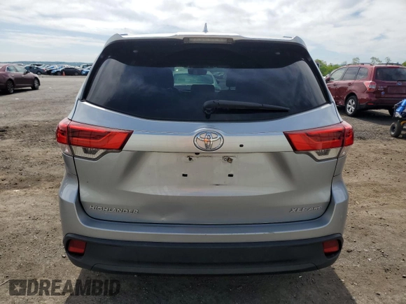 2018 Toyota Highlander SE z VIN 5TDJZRFH7JS866725, wystawiony jako Copart lot #57944005 z przebiegiem 62 177 mil mil oraz Szkoda całkowita • Salvage title. Historia ofert i sprzedaży dostępna na DreamBid. Obrazek 6.
