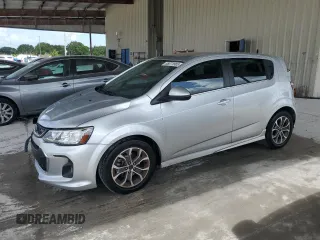 2020 Chevrolet Sonic LT z VIN 1G1JD6SB4L4107388, wystawiony jako Copart lot #55071865 z przebiegiem 112 450 mil mil oraz Nie do naprawy • Non repairable. Historia ofert i sprzedaży dostępna na DreamBid. Obrazek 1.