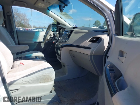 2011 Toyota Sienna LE AAS with VIN 5TDKK3DC5BS057805, listed as a IAAI auction lot 41630470 with 172,345 mi miles. Bid and sale history available at carsss.com. Image 5.