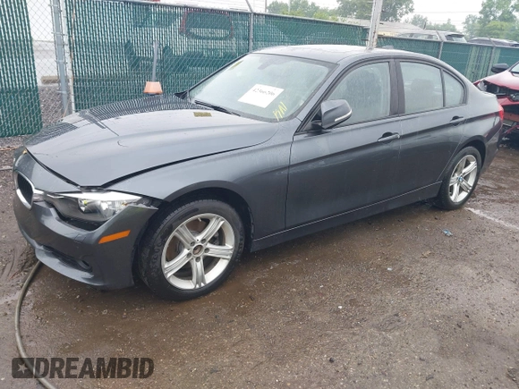 2015 BMW 3 Series 328i xDrive z VIN WBA3B3C56FF548474, wystawiony jako IAAI lot #42366206 z przebiegiem 73 042 mil mil oraz . Historia ofert i sprzedaży dostępna na DreamBid. Obrazek 2.