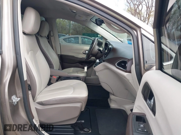 2017 Chrysler Pacifica Touring L with VIN 2C4RC1BG9HR831786, listed as a IAAI auction lot 41928645 with 37,811 mi miles and . Bid and sale history available at DreamBid. Image 5.