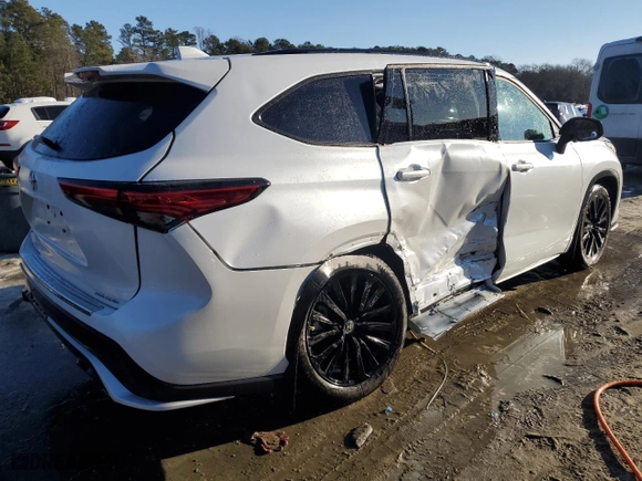 2023 Toyota Highlander L with VIN 5TDKDRBHXPS512876, listed as a Copart auction lot 88411615 with 15,561 mi miles and Salvage Title. Bid and sale history available at carsss.com. Image 3.