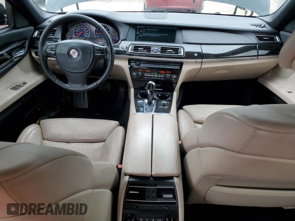 2012 BMW 7 Series 750Li z VIN WBAKB8C54CC448069, wystawiony jako Copart lot #59104045 z przebiegiem 129 883 mil mil oraz Szkoda całkowita • Salvage title. Historia ofert i sprzedaży dostępna na DreamBid. Obrazek 8.