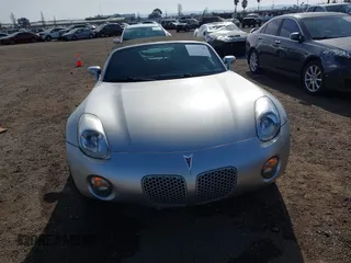 2007 Pontiac Solstice z VIN 1G2MB35B57Y111621, wystawiony jako IAAI lot #41332760 z przebiegiem 49 784 mil mil oraz . Historia ofert i sprzedaży dostępna na DreamBid. Obrazek 12.