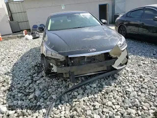 2017 Kia Cadenza Technology with VIN KNALC4J19H5061734, listed as a Copart auction lot 68061044 with 70,998 mi miles and Salvage Title. Bid and sale history available at carsss.com. Image 11.