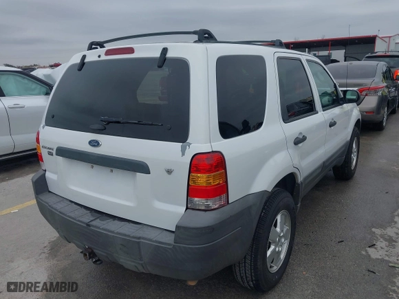 2007 Ford Escape XLT with VIN 1FMYU93147KA42293, listed as a IAAI auction lot 41586591 with 215,643 mi miles. Bid and sale history available at carsss.com. Image 4.