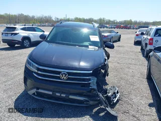 2023 Volkswagen Atlas SE с VIN 1V2KR2CA3PC522546, выставлен на аукционе IAAI как лот 42065884 с пробегом 31 076 миль миль и . История ставок и продаж доступна на DreamBid. Изображение 12.
