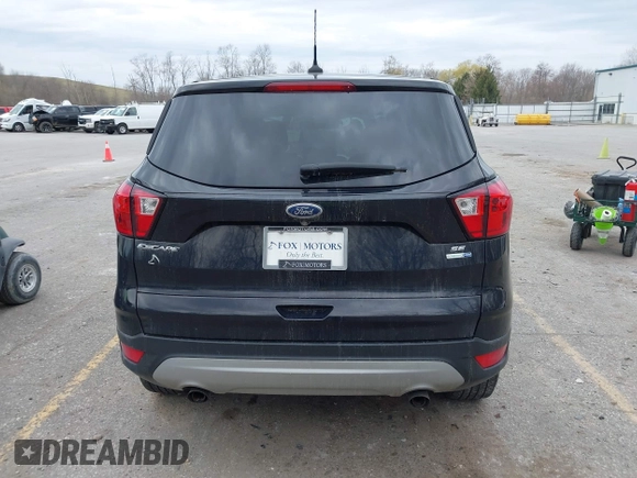 2019 Ford Escape SE z VIN 1FMCU9GD8KUB56356, wystawiony jako IAAI lot #42048802 z przebiegiem 109 356 mil mil oraz . Historia ofert i sprzedaży dostępna na DreamBid. Obrazek 16.